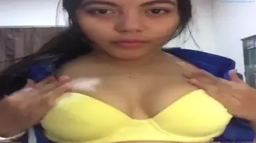 ABG Lagi Pamer Payudara Besar poster