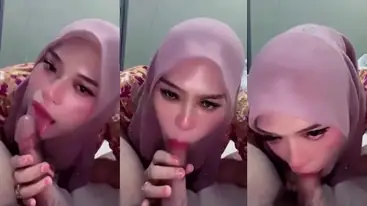 Bokep Jilbab Cewek Alim Sepong Batang Suami poster