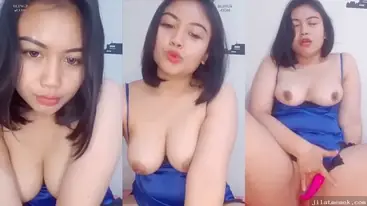 Cewek Nakal Colmek Pakai Alat Getar poster