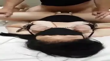 Gadis Pasrah Mata Ditutup Diikat Ranjang poster