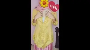 Kebaya Hijab Pink Tampil Berani Menggoda poster