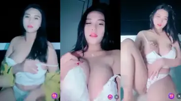 Miya Live Pamer Tubuh Mulus Bikin Sange poster