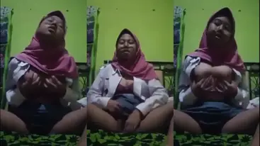 Siswi SMA Dada Jumbo Pamer Aset Padat Menggoda poster
