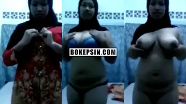 Tante Jilbab Bohay Dihajar Ganas Sampe Becek poster